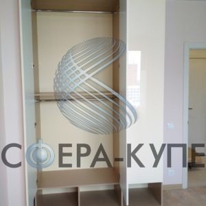 Наполнение трехстворчатого шкафа