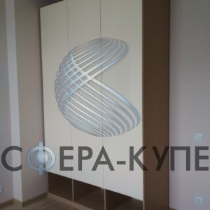 Трехстворчатый шкаф